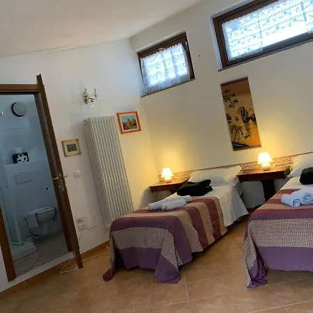 Semesterbostad Casetta Azzurra In Corte Medioevale *