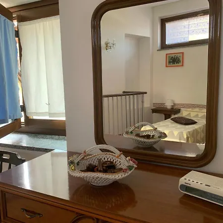 Semesterbostad Casetta Azzurra In Corte Medioevale *