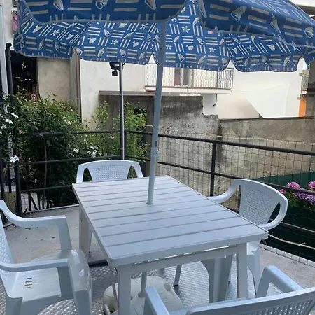 Casetta Azzurra In Corte Medioevale Semesterbostad *