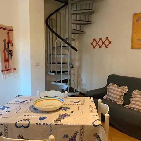 Casetta Azzurra In Corte Medioevale Semesterbostad