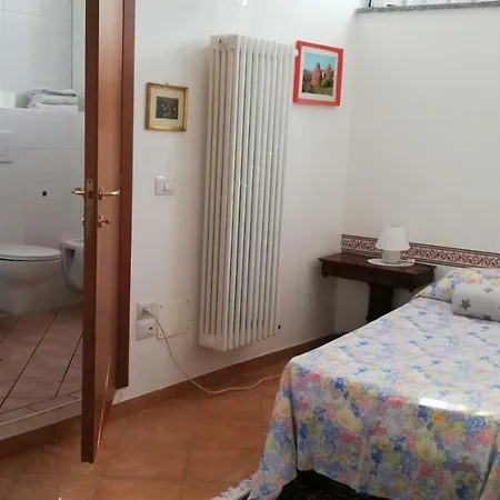 Semesterbostad Casetta Azzurra In Corte Medioevale