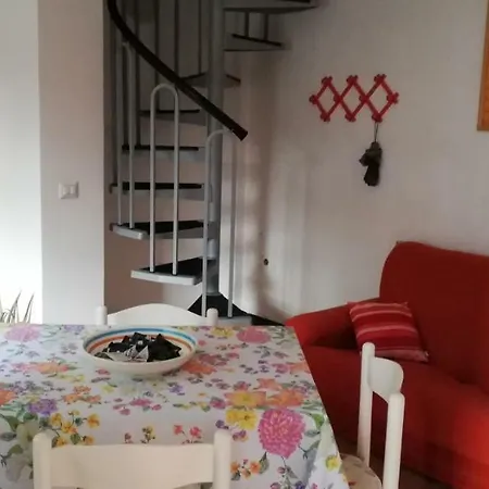 Casetta Azzurra In Corte Medioevale Semesterbostad Pisano